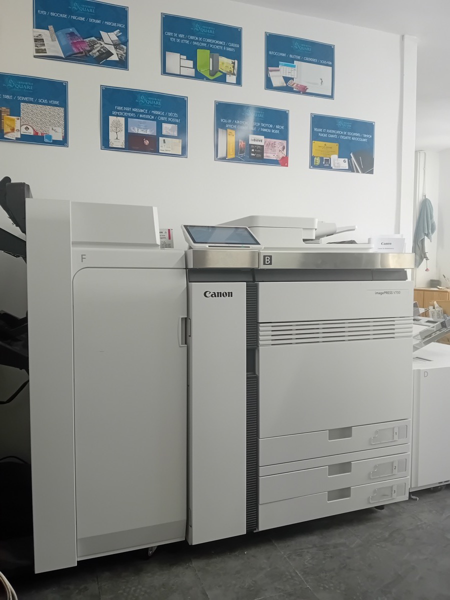 Canon imagePRESS V100 et panneaux de services — atelier Imprimerie du Square Besançon